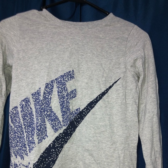 Child’s long sleeve Nike shirt - Picture 1 of 1